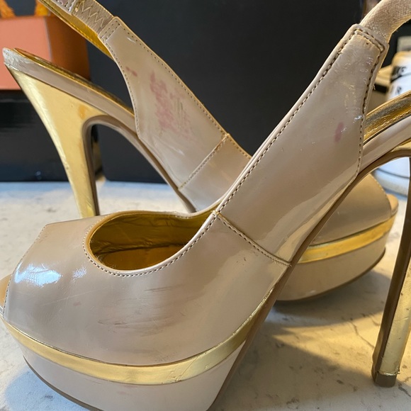 Chaussures à Talons Plateforme Guess - Beige Clair - Taille US 8 (M) - Hauteur Talon 4+ Pouces - Neuf Sans Boîte